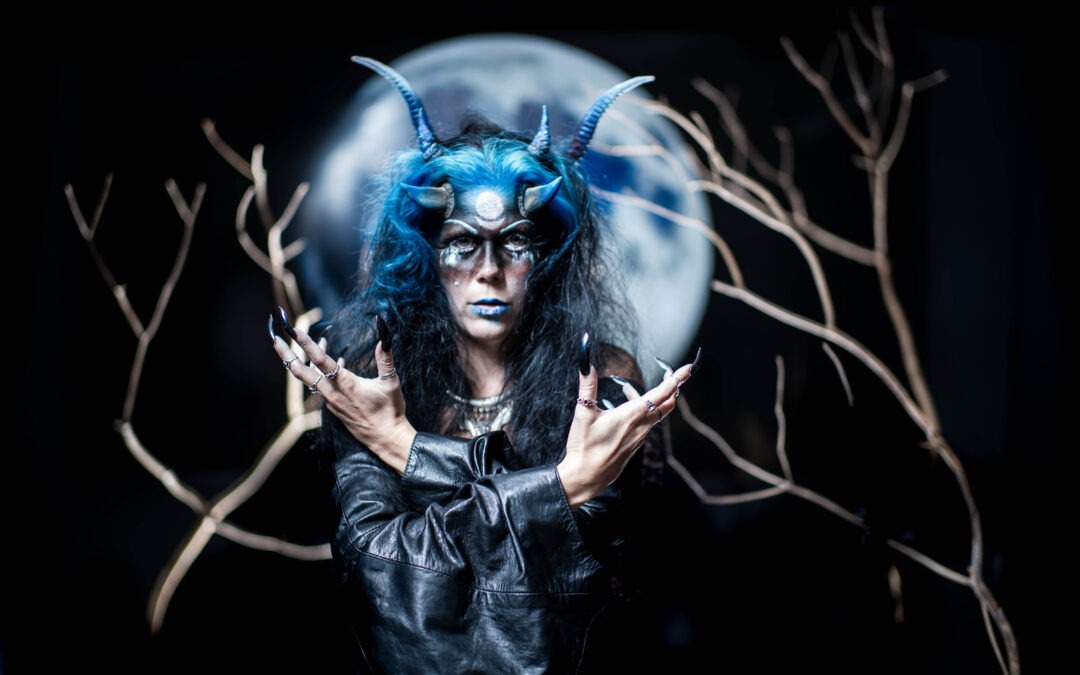 Wie benutze ich einen Fernseher als Fotohintergrund für Portrait Fotografie? Model vor Vollmond