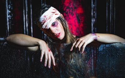 Kunstblut, düsteres Licht, Nebel ein fehlendes Auge. Monster Shooting im Studio zu Halloween
