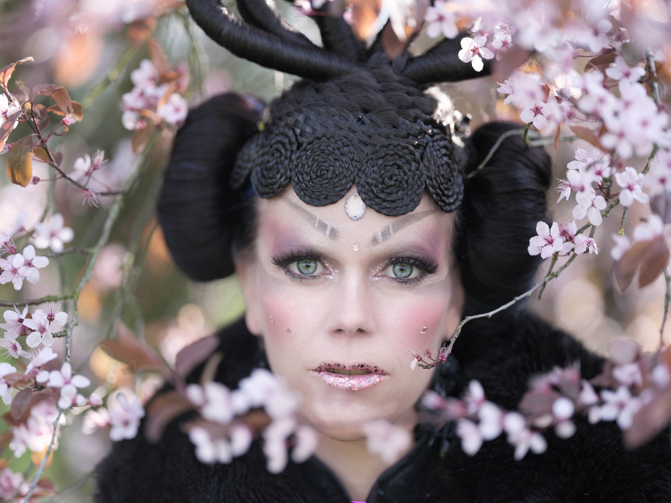 Sarathustra und die Kirschblüten, Portraits mit der GFX100Sii – Praxis, Probleme & Fokus-Test
