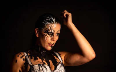 Latexfarbe auf der Haut, ein ungewöhnliches Portrait Shooting